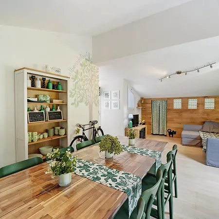 Mansarda Albero Con Piscina