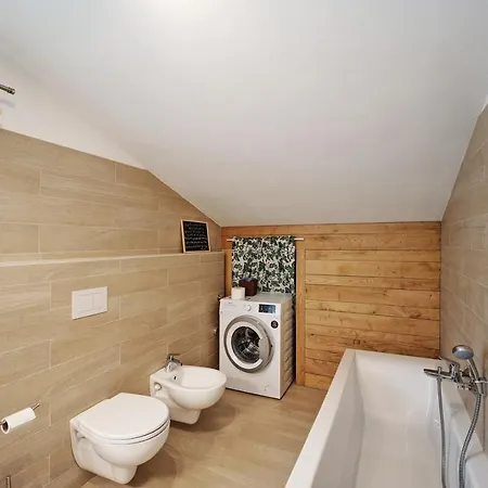 Mansarda Albero Con Piscina