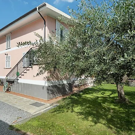 شقة Mansarda Albero Con Piscina