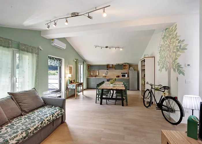 Lägenhet Mansarda Albero Con Piscina